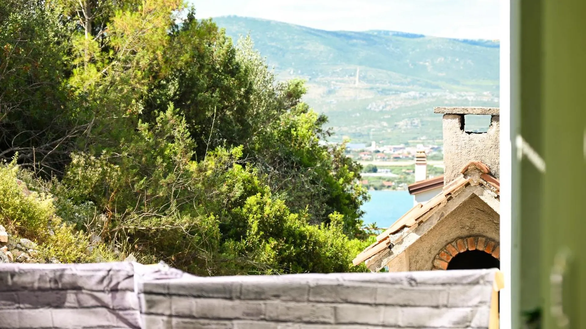 New,Close To The Beach Family Apartment With Parking, Olive Oil And Wine Trogir